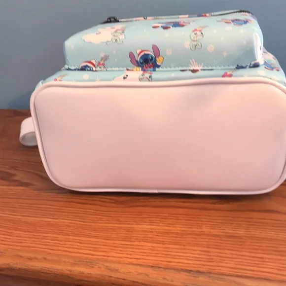 Disney Loungefly New with Tags Stitch Christmas - Picture 6 of 6